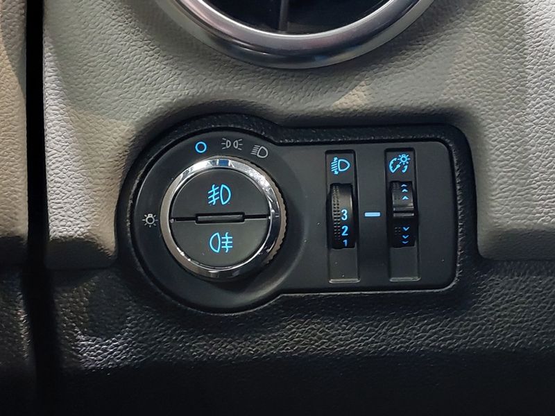 Chevrolet TRACKER 1.8 MPFI LTZ 4X2 16V FLEX 4P AUTOMÁTICO 2015/2015 BETIOLO NOVOS E SEMINOVOS LAJEADO / Carros no Vale Chevrolet TRACKER 1.8 MPFI LTZ 4X2 16V FLEX 4P AUTOMÁTICO 2015/2015 BETIOLO NOVOS E SEMINOVOS LAJEADO / Carros no Vale