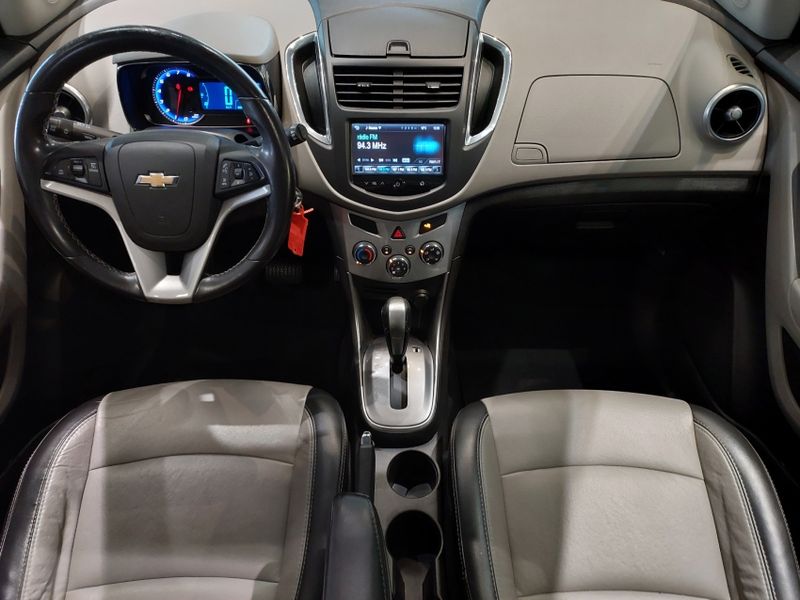 Chevrolet TRACKER 1.8 MPFI LTZ 4X2 16V FLEX 4P AUTOMÁTICO 2015/2015 BETIOLO NOVOS E SEMINOVOS LAJEADO / Carros no Vale Chevrolet TRACKER 1.8 MPFI LTZ 4X2 16V FLEX 4P AUTOMÁTICO 2015/2015 BETIOLO NOVOS E SEMINOVOS LAJEADO / Carros no Vale