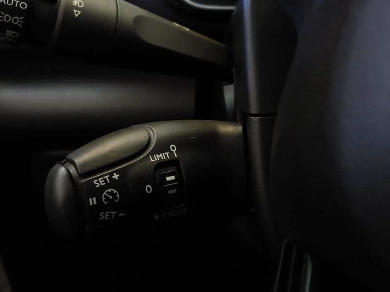 Citroen C4 CACTUS 1.6 THP FLEX SHINE EAT6 2019/2020 BETIOLO NOVOS E SEMINOVOS LAJEADO / Carros no Vale