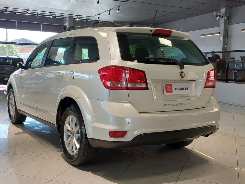 Fiat FREEMONT 2.4 EMOTION 16V GASOLINA 4P AUTOMÁTICO 2013/2014 BETIOLO NOVOS E SEMINOVOS LAJEADO / Carros no Vale