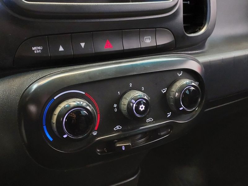 Fiat MOBI 1.0 EVO FLEX LIKE MANUAL 2023/2024 BETIOLO NOVOS E SEMINOVOS LAJEADO / Carros no Vale