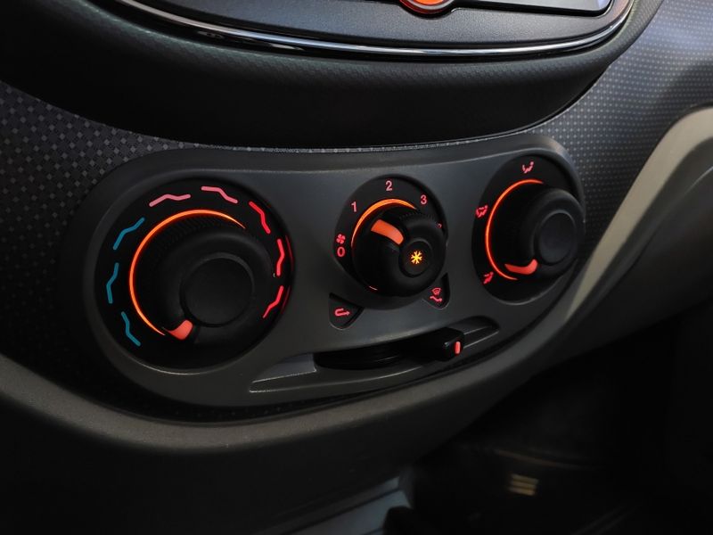 Fiat PALIO 1.6 MPI ESSENCE 16V FLEX 4P AUTOMATIZADO 2013/2014 BETIOLO NOVOS E SEMINOVOS LAJEADO / Carros no Vale Fiat PALIO 1.6 MPI ESSENCE 16V FLEX 4P AUTOMATIZADO 2013/2014 BETIOLO NOVOS E SEMINOVOS LAJEADO / Carros no Vale