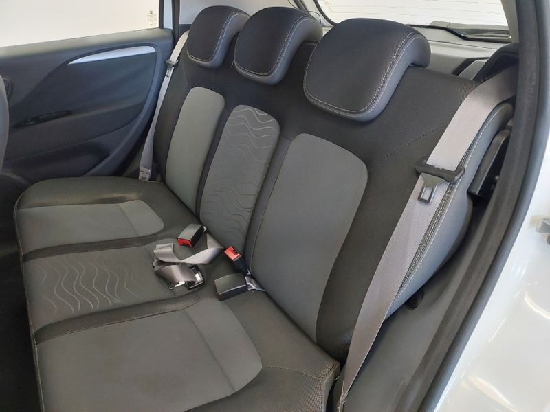 Fiat PUNTO 1.6 ESSENCE 16V FLEX 4P AUTOMATIZADO 2016/2016 BETIOLO NOVOS E SEMINOVOS LAJEADO / Carros no Vale