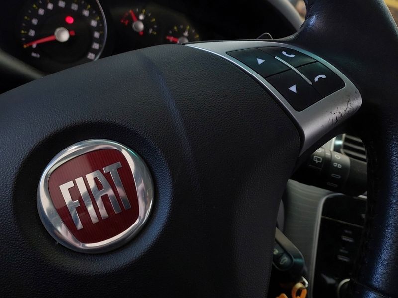 Fiat PUNTO 1.6 ESSENCE 16V FLEX 4P AUTOMATIZADO 2016/2016 BETIOLO NOVOS E SEMINOVOS LAJEADO / Carros no Vale