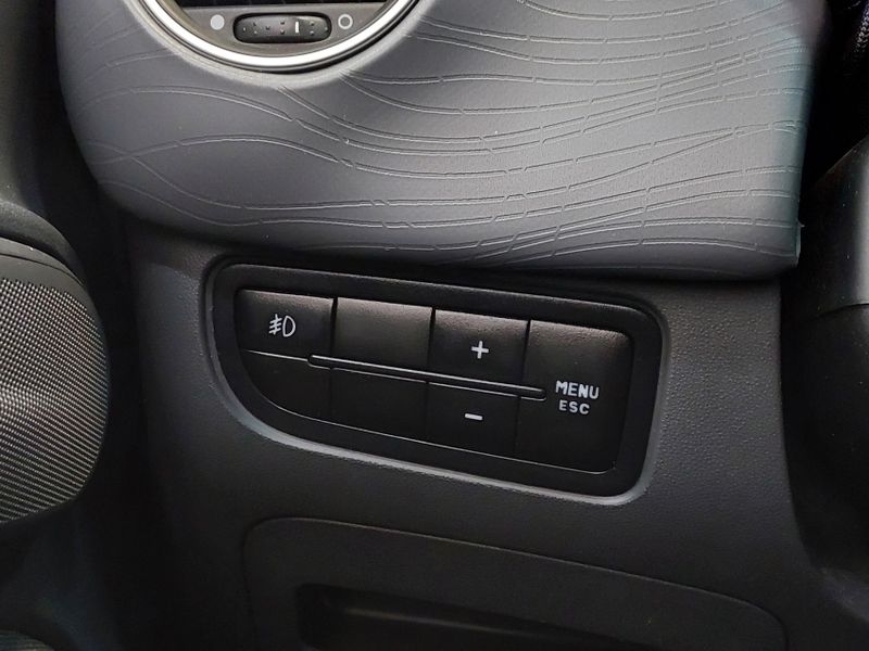 Fiat PUNTO 1.6 ESSENCE 16V FLEX 4P AUTOMATIZADO 2016/2016 BETIOLO NOVOS E SEMINOVOS LAJEADO / Carros no Vale