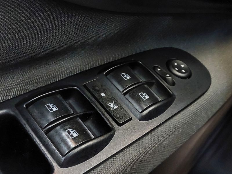 Fiat PUNTO 1.6 ESSENCE 16V FLEX 4P AUTOMATIZADO 2016/2016 BETIOLO NOVOS E SEMINOVOS LAJEADO / Carros no Vale