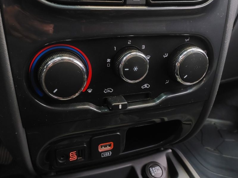 Fiat STRADA 1.8 MPI ADVENTURE CD 16V FLEX 3P MANUAL 2019/2020 BETIOLO NOVOS E SEMINOVOS LAJEADO / Carros no Vale