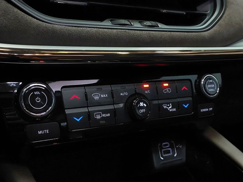 JEEP COMMANDER 1.3 T270 TURBO FLEX OVERLAND AT6 2022/2022 BETIOLO NOVOS E SEMINOVOS LAJEADO / Carros no Vale JEEP COMMANDER 1.3 T270 TURBO FLEX OVERLAND AT6 2022/2022 BETIOLO NOVOS E SEMINOVOS LAJEADO / Carros no Vale