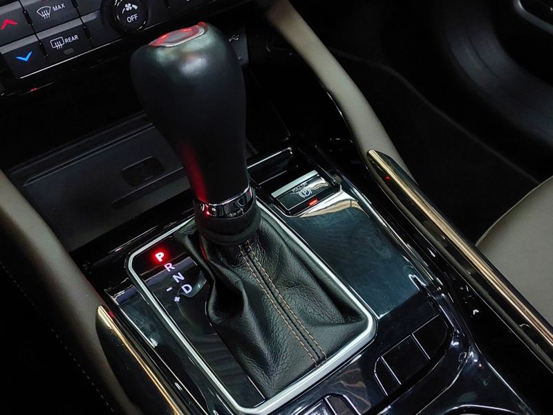 JEEP COMMANDER 1.3 T270 TURBO FLEX OVERLAND AT6 2022/2022 BETIOLO NOVOS E SEMINOVOS LAJEADO / Carros no Vale JEEP COMMANDER 1.3 T270 TURBO FLEX OVERLAND AT6 2022/2022 BETIOLO NOVOS E SEMINOVOS LAJEADO / Carros no Vale