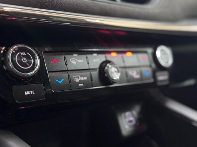 JEEP COMMANDER 2.0 TD380 TURBO DIESEL LIMITED AT9 2022/2023 BETIOLO NOVOS E SEMINOVOS LAJEADO / Carros no Vale