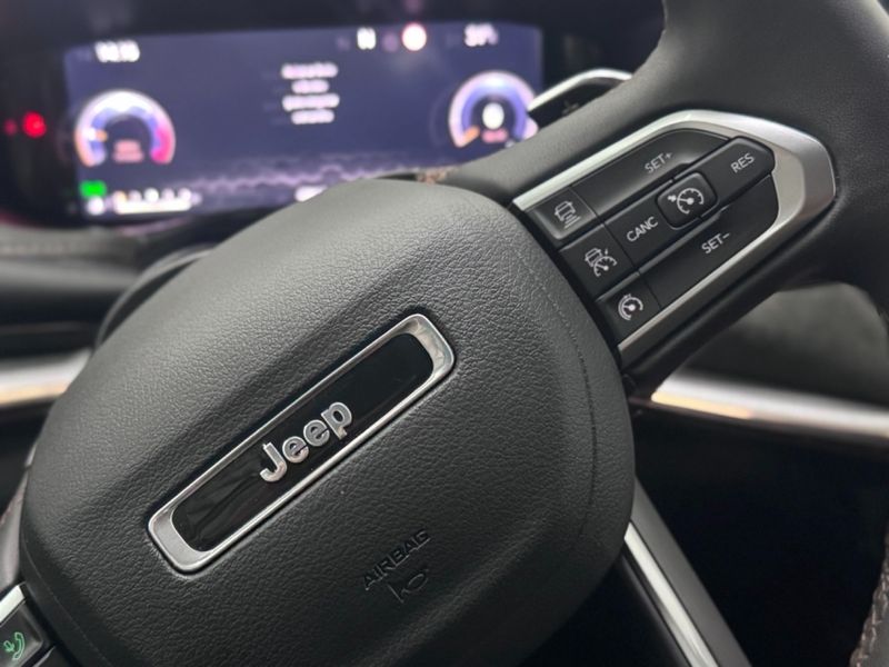 JEEP COMMANDER 2.0 TD380 TURBO DIESEL LIMITED AT9 2022/2023 BETIOLO NOVOS E SEMINOVOS LAJEADO / Carros no Vale