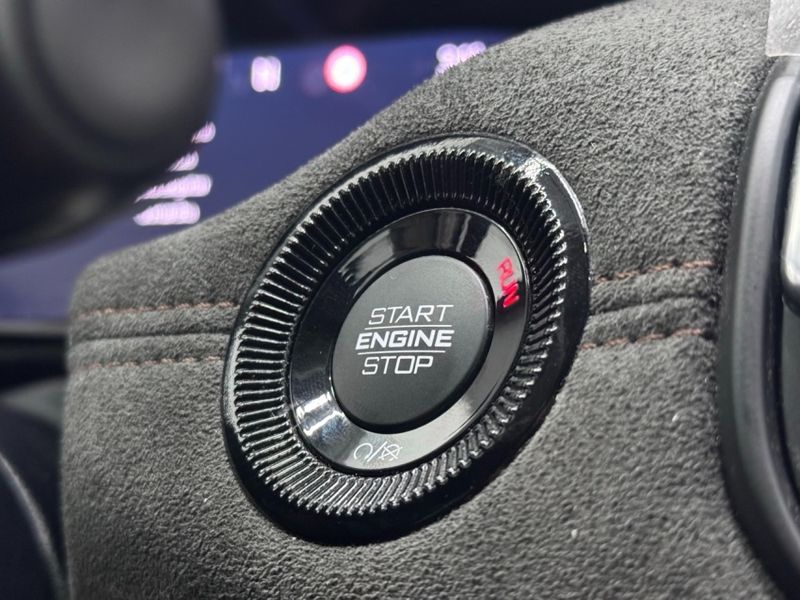 JEEP COMMANDER 2.0 TD380 TURBO DIESEL LIMITED AT9 2022/2023 BETIOLO NOVOS E SEMINOVOS LAJEADO / Carros no Vale