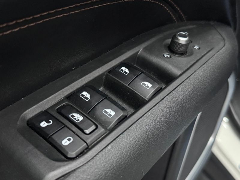 JEEP COMMANDER 2.0 TD380 TURBO DIESEL LIMITED AT9 2022/2023 BETIOLO NOVOS E SEMINOVOS LAJEADO / Carros no Vale