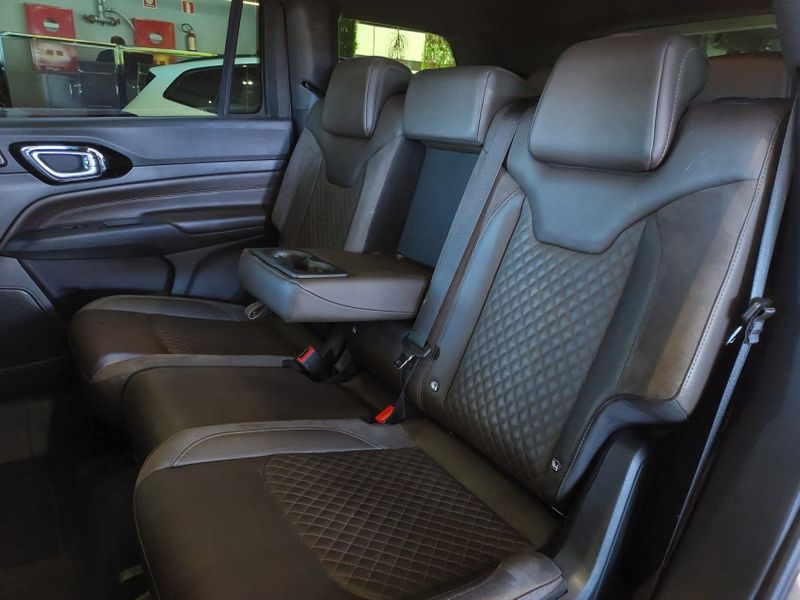 JEEP COMMANDER 2.0 TD380 TURBO DIESEL OVERLAND AT9 2021/2022 BETIOLO NOVOS E SEMINOVOS LAJEADO / Carros no Vale