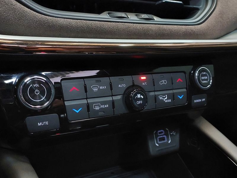 JEEP COMMANDER 2.0 TD380 TURBO DIESEL OVERLAND AT9 2022/2023 BETIOLO NOVOS E SEMINOVOS LAJEADO / Carros no Vale