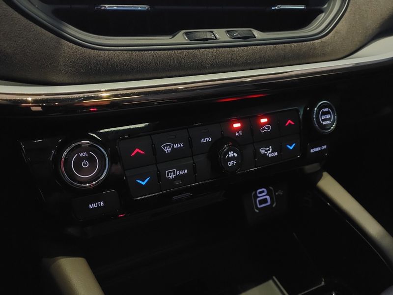 JEEP COMMANDER 2.0 TD380 TURBO DIESEL OVERLAND AT9 2021/2022 BETIOLO NOVOS E SEMINOVOS LAJEADO / Carros no Vale