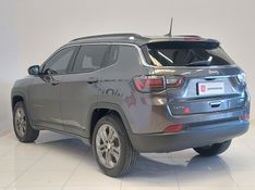 JEEP COMPASS 1.3 T270 TURBO FLEX LONGITUDE AT6 2023/2023 BETIOLO NOVOS E SEMINOVOS LAJEADO / Carros no Vale
