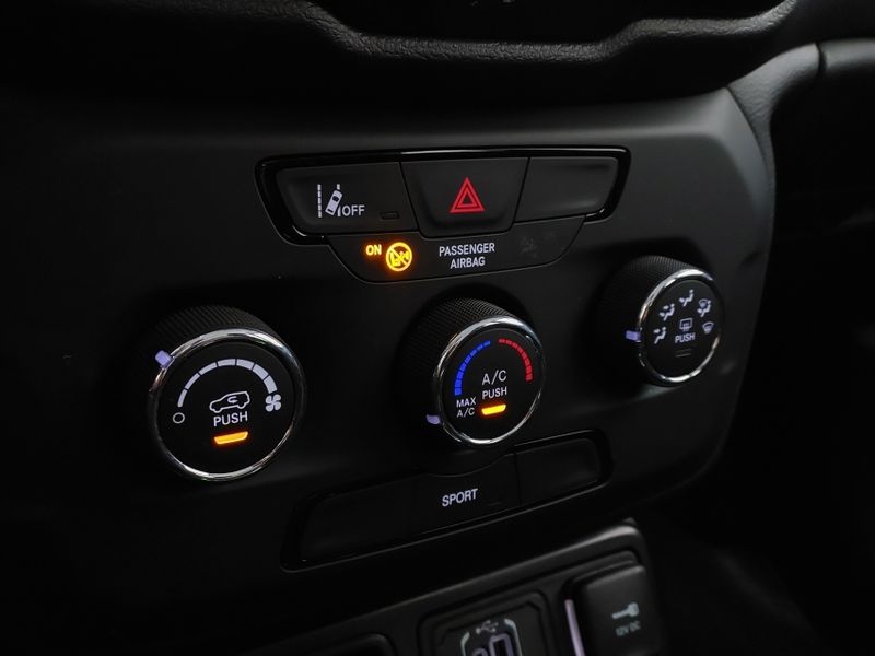 JEEP RENEGADE 1.3 T270 TURBO FLEX AT6 2023/2024 BETIOLO NOVOS E SEMINOVOS LAJEADO / Carros no Vale