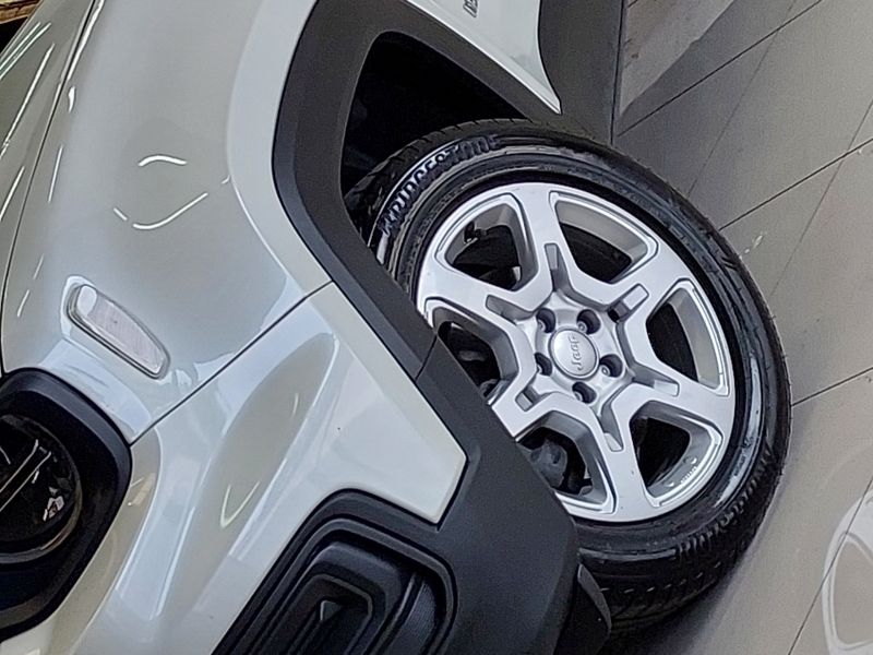 JEEP RENEGADE 1.3 T270 TURBO FLEX AT6 2023/2024 BETIOLO NOVOS E SEMINOVOS LAJEADO / Carros no Vale