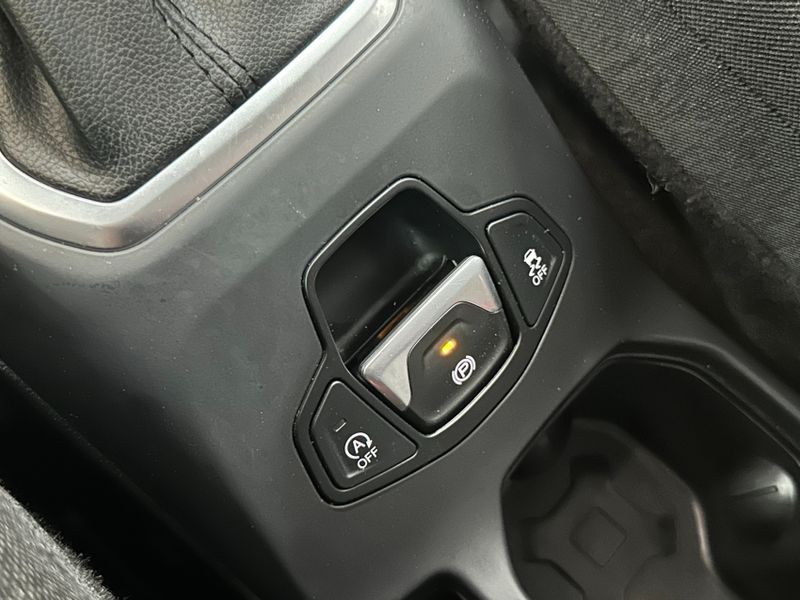 JEEP RENEGADE 1.8 16V FLEX 4P AUTOMÁTICO 2020/2021 BETIOLO NOVOS E SEMINOVOS LAJEADO / Carros no Vale
