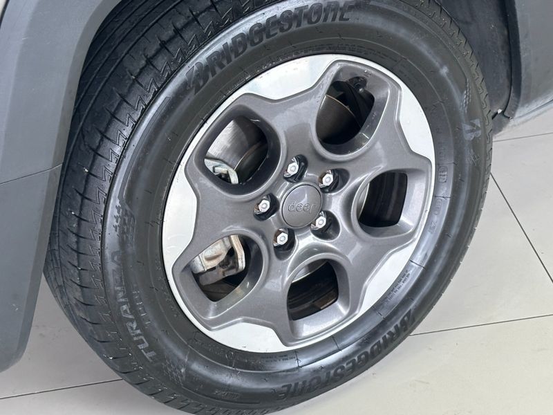JEEP RENEGADE 1.8 16V FLEX 4P AUTOMÁTICO 2020/2021 BETIOLO NOVOS E SEMINOVOS LAJEADO / Carros no Vale
