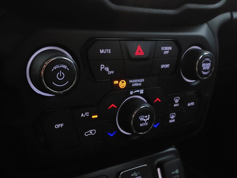 JEEP RENEGADE 1.8 16V FLEX LONGITUDE 4P AUTOMÁTICO 2021/2021 BETIOLO NOVOS E SEMINOVOS LAJEADO / Carros no Vale