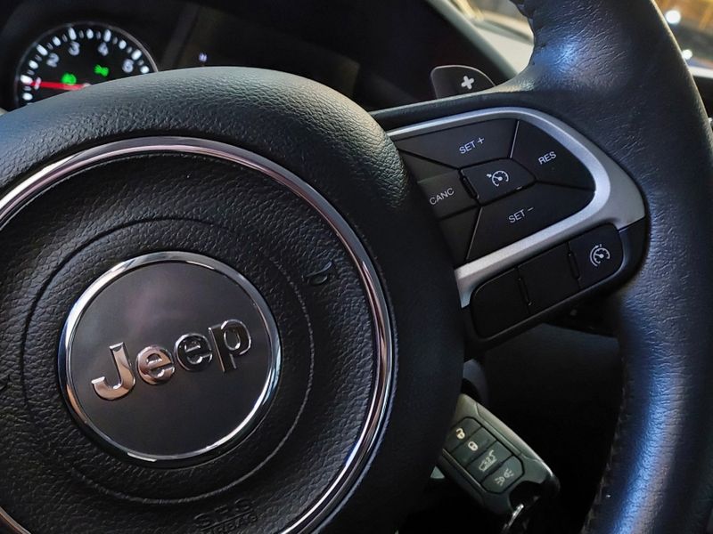 JEEP RENEGADE 1.8 16V FLEX LONGITUDE 4P AUTOMÁTICO 2021/2021 BETIOLO NOVOS E SEMINOVOS LAJEADO / Carros no Vale