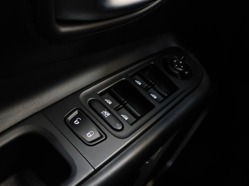 JEEP RENEGADE 1.8 16V FLEX LONGITUDE 4P AUTOMÁTICO 2021/2021 BETIOLO NOVOS E SEMINOVOS LAJEADO / Carros no Vale