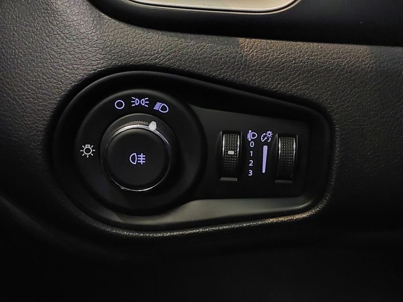 JEEP RENEGADE 1.8 16V FLEX SPORT 4P AUTOMÁTICO 2021/2021 BETIOLO NOVOS E SEMINOVOS LAJEADO / Carros no Vale