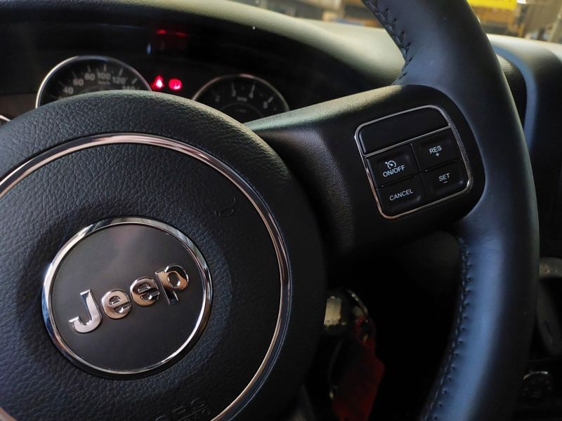 JEEP WRANGLER 3.6 SPORT 4X4 V6 12V GASOLINA 2P AUTOMÁTICO 2015/2015 BETIOLO NOVOS E SEMINOVOS LAJEADO / Carros no Vale
