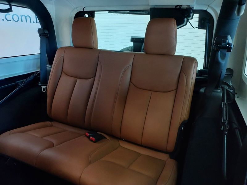 JEEP WRANGLER 3.6 SPORT 4X4 V6 12V GASOLINA 2P AUTOMÁTICO 2015/2015 BETIOLO NOVOS E SEMINOVOS LAJEADO / Carros no Vale