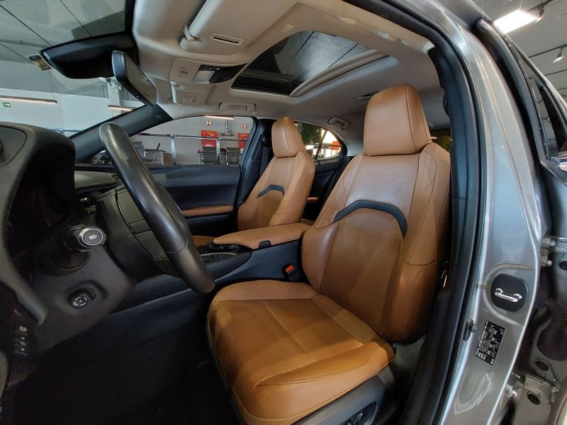 Lexus UX 250h 2.0 VVT-I HYBRID LUXURY CVT 2020/2020 BETIOLO NOVOS E SEMINOVOS LAJEADO / Carros no Vale