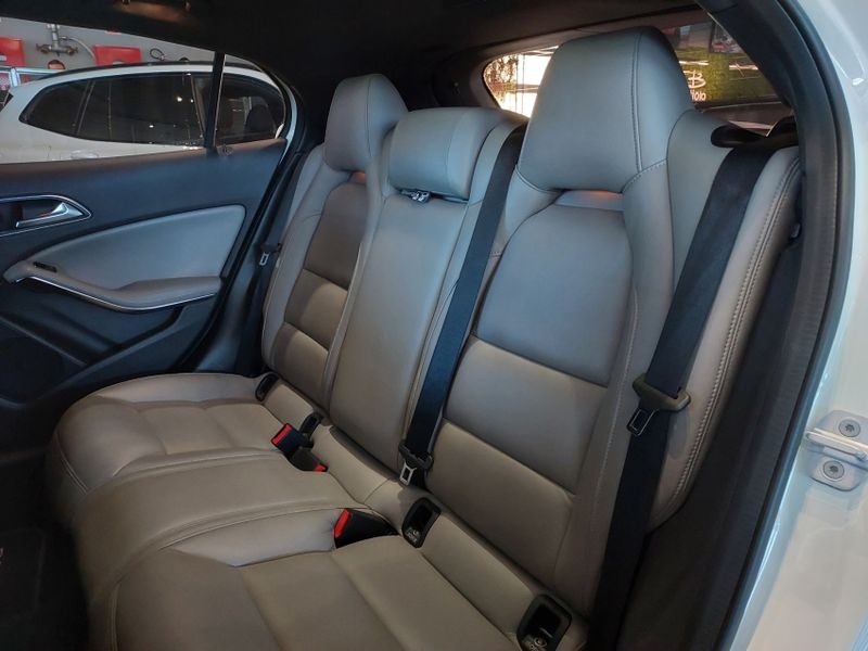 Mercedes-Benz GLA 250 2.0 CGI GASOLINA SPORT 7G-DCT 2018/2018 BETIOLO NOVOS E SEMINOVOS LAJEADO / Carros no Vale Mercedes-Benz GLA 250 2.0 CGI GASOLINA SPORT 7G-DCT 2018/2018 BETIOLO NOVOS E SEMINOVOS LAJEADO / Carros no Vale