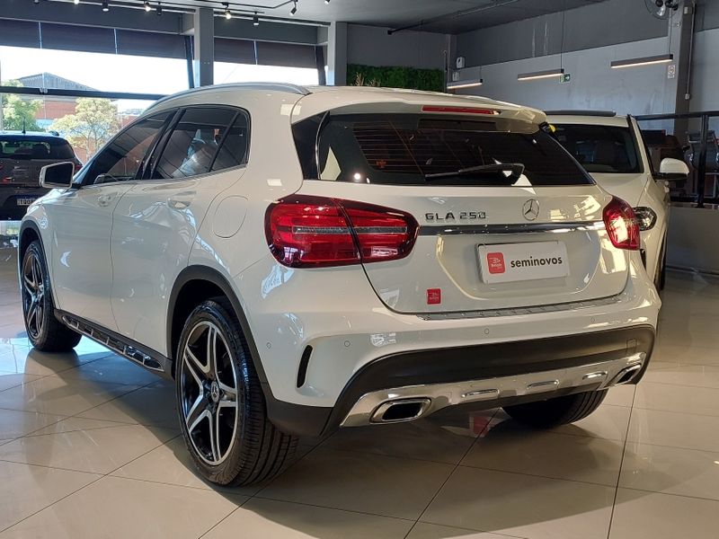 Mercedes-Benz GLA 250 2.0 CGI GASOLINA SPORT 7G-DCT 2018/2018 BETIOLO NOVOS E SEMINOVOS LAJEADO / Carros no Vale Mercedes-Benz GLA 250 2.0 CGI GASOLINA SPORT 7G-DCT 2018/2018 BETIOLO NOVOS E SEMINOVOS LAJEADO / Carros no Vale