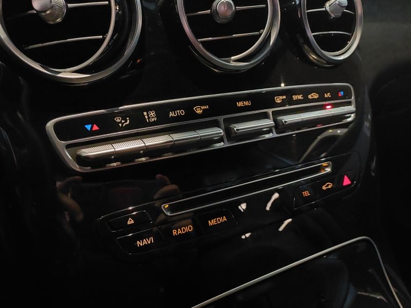 Mercedes-Benz GLC 250 2.0 CGI GASOLINA 4MATIC 9G-TRONIC 2017/2017 BETIOLO NOVOS E SEMINOVOS LAJEADO / Carros no Vale