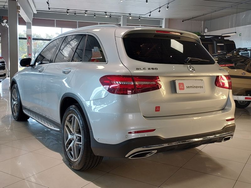 Mercedes-Benz GLC 250 2.0 CGI GASOLINA 4MATIC 9G-TRONIC 2017/2017 BETIOLO NOVOS E SEMINOVOS LAJEADO / Carros no Vale