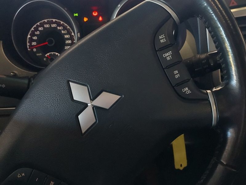 Mitsubishi PAJERO FULL 3.2 HPE 4X4 16V TURBO INTERCOOLER DIESEL 4P AUTOMÁTICO 2015/2016 BETIOLO NOVOS E SEMINOVOS LAJEADO / Carros no Vale