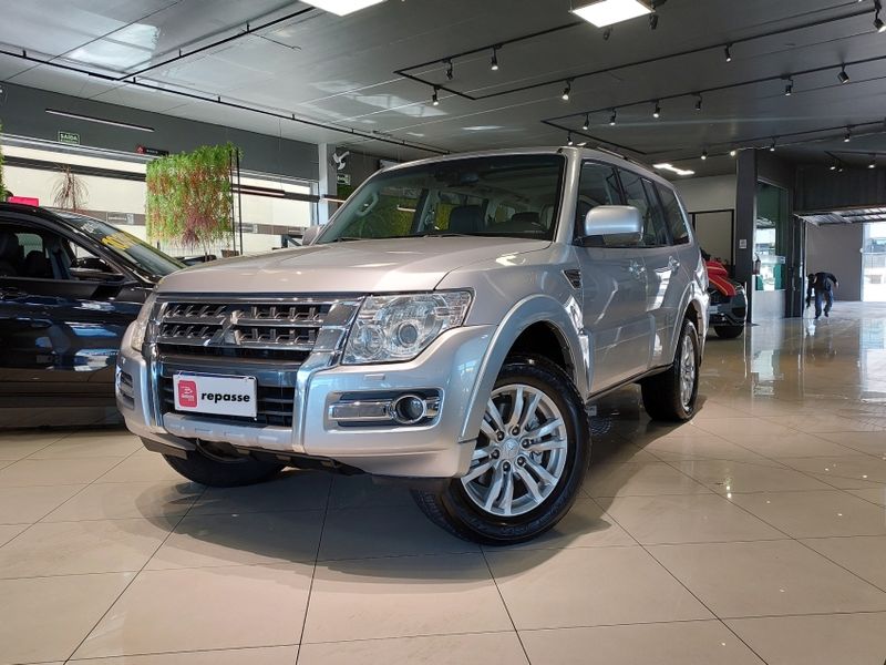 Mitsubishi PAJERO FULL 3.2 HPE 4X4 16V TURBO INTERCOOLER DIESEL 4P AUTOMÁTICO 2015/2016 BETIOLO NOVOS E SEMINOVOS LAJEADO / Carros no Vale