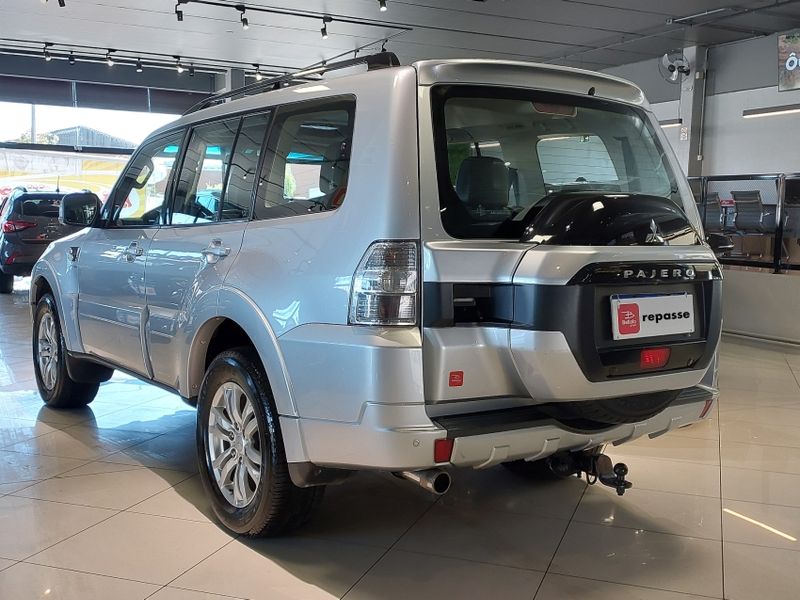 Mitsubishi PAJERO FULL 3.2 HPE 4X4 16V TURBO INTERCOOLER DIESEL 4P AUTOMÁTICO 2015/2016 BETIOLO NOVOS E SEMINOVOS LAJEADO / Carros no Vale
