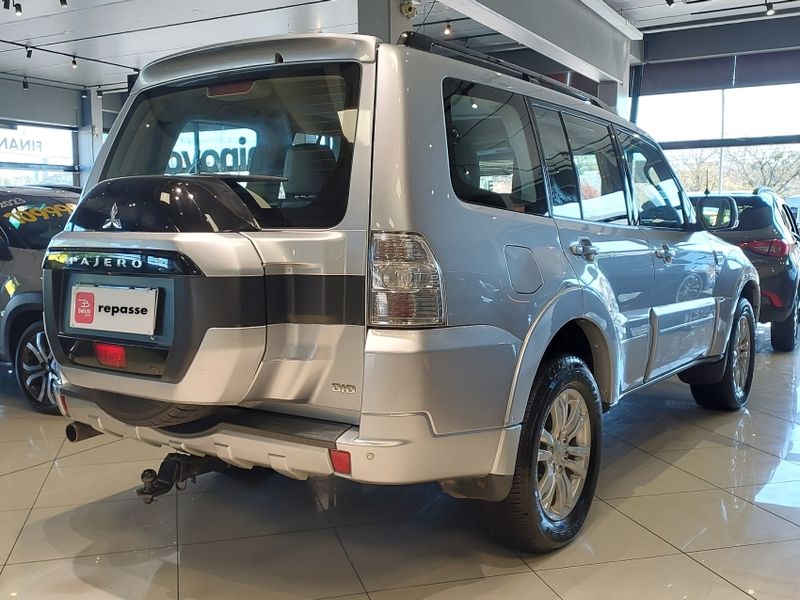 Mitsubishi PAJERO FULL 3.2 HPE 4X4 16V TURBO INTERCOOLER DIESEL 4P AUTOMÁTICO 2015/2016 BETIOLO NOVOS E SEMINOVOS LAJEADO / Carros no Vale