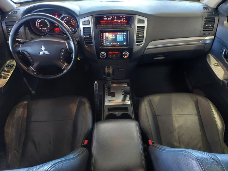 Mitsubishi PAJERO FULL 3.2 HPE 4X4 16V TURBO INTERCOOLER DIESEL 4P AUTOMÁTICO 2015/2016 BETIOLO NOVOS E SEMINOVOS LAJEADO / Carros no Vale