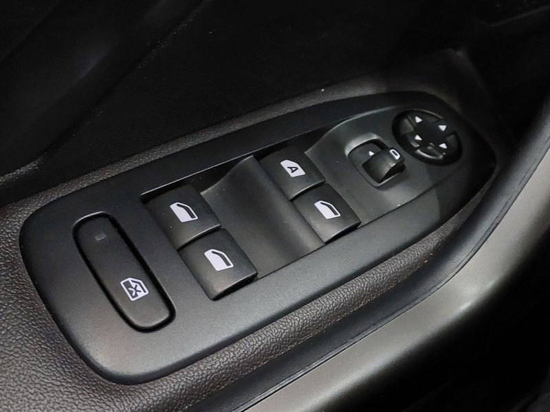 Peugeot 2008 1.6 16V FLEX CROSSWAY 4P AUTOMÁTICO 2018/2019 BETIOLO NOVOS E SEMINOVOS LAJEADO / Carros no Vale