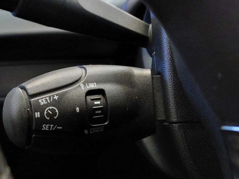 Peugeot 2008 1.6 16V THP FLEX GRIFFE 4P AUTOMÁTICO 2022/2023 BETIOLO NOVOS E SEMINOVOS LAJEADO / Carros no Vale Peugeot 2008 1.6 16V THP FLEX GRIFFE 4P AUTOMÁTICO 2022/2023 BETIOLO NOVOS E SEMINOVOS LAJEADO / Carros no Vale