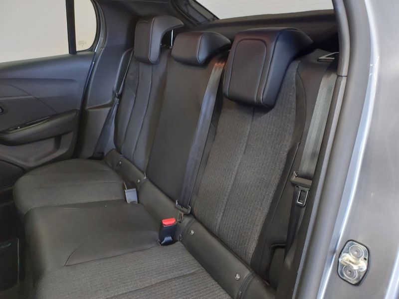 Peugeot 208 1.0 TURBO 200 FLEX STYLE CVT 2024/2024 BETIOLO NOVOS E SEMINOVOS LAJEADO / Carros no Vale Peugeot 208 1.0 TURBO 200 FLEX STYLE CVT 2024/2024 BETIOLO NOVOS E SEMINOVOS LAJEADO / Carros no Vale