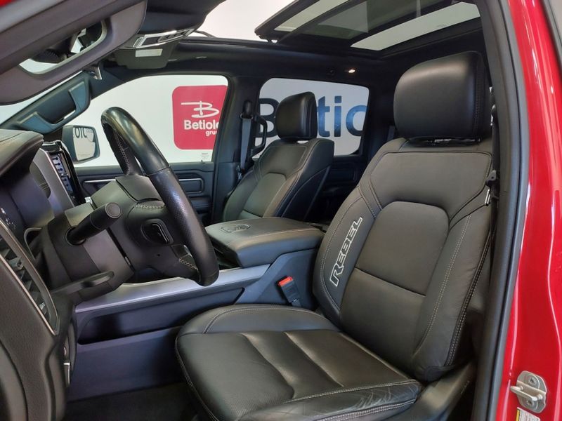 Ram 1500 5.7 V8 GASOLINA REBEL CD 4X4 AUTOMÁTICO 2021/2021 BETIOLO NOVOS E SEMINOVOS LAJEADO / Carros no Vale