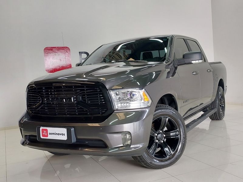 Ram CLASSIC 5.7 V8 GASOLINA LARAMIE NIGHT EDITION CD 4X4 AUTOMÁTICO 2023/2023 BETIOLO NOVOS E SEMINOVOS LAJEADO / Carros no Vale