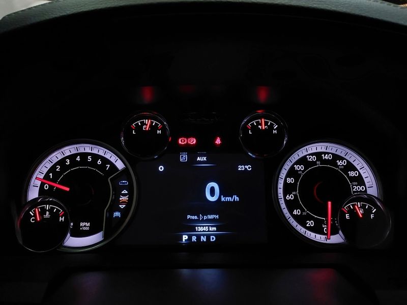 Ram CLASSIC 5.7 V8 GASOLINA LARAMIE NIGHT EDITION CD 4X4 AUTOMÁTICO 2022/2022 BETIOLO NOVOS E SEMINOVOS LAJEADO / Carros no Vale Ram CLASSIC 5.7 V8 GASOLINA LARAMIE NIGHT EDITION CD 4X4 AUTOMÁTICO 2022/2022 BETIOLO NOVOS E SEMINOVOS LAJEADO / Carros no Vale