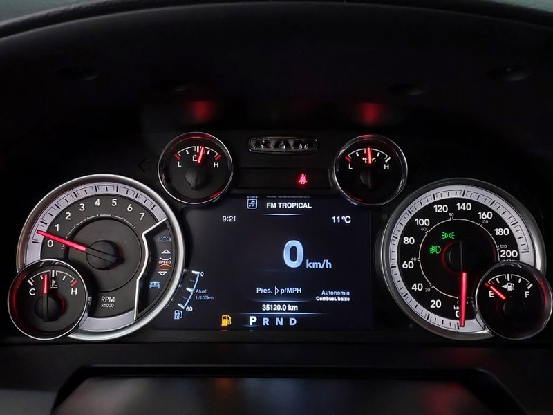 Ram CLASSIC 5.7 V8 GASOLINA LARAMIE NIGHT EDITION CD 4X4 AUTOMÁTICO 2023/2023 BETIOLO NOVOS E SEMINOVOS LAJEADO / Carros no Vale