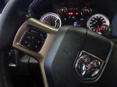 Ram CLASSIC 5.7 V8 GASOLINA LARAMIE NIGHT EDITION CD 4X4 AUTOMÁTICO 2022/2022 BETIOLO NOVOS E SEMINOVOS LAJEADO / Carros no Vale