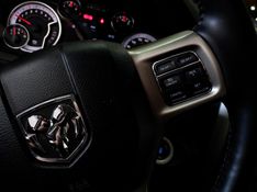 Ram CLASSIC 5.7 V8 GASOLINA LARAMIE NIGHT EDITION CD 4X4 AUTOMÁTICO 2022/2022 BETIOLO NOVOS E SEMINOVOS LAJEADO / Carros no Vale